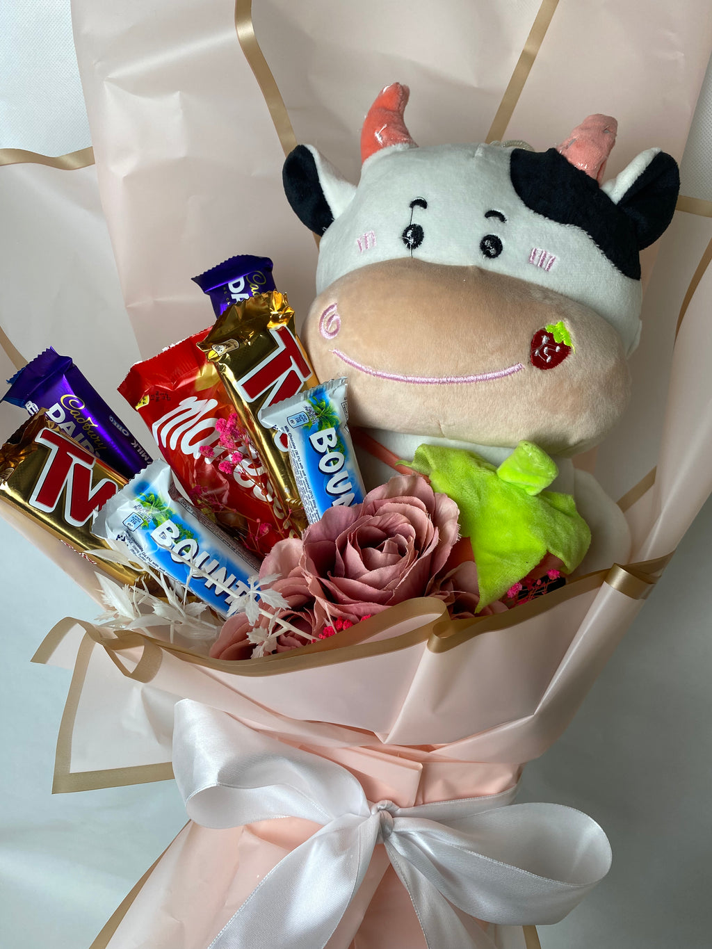 Sweet Cow Plush Chocolate Bouquet