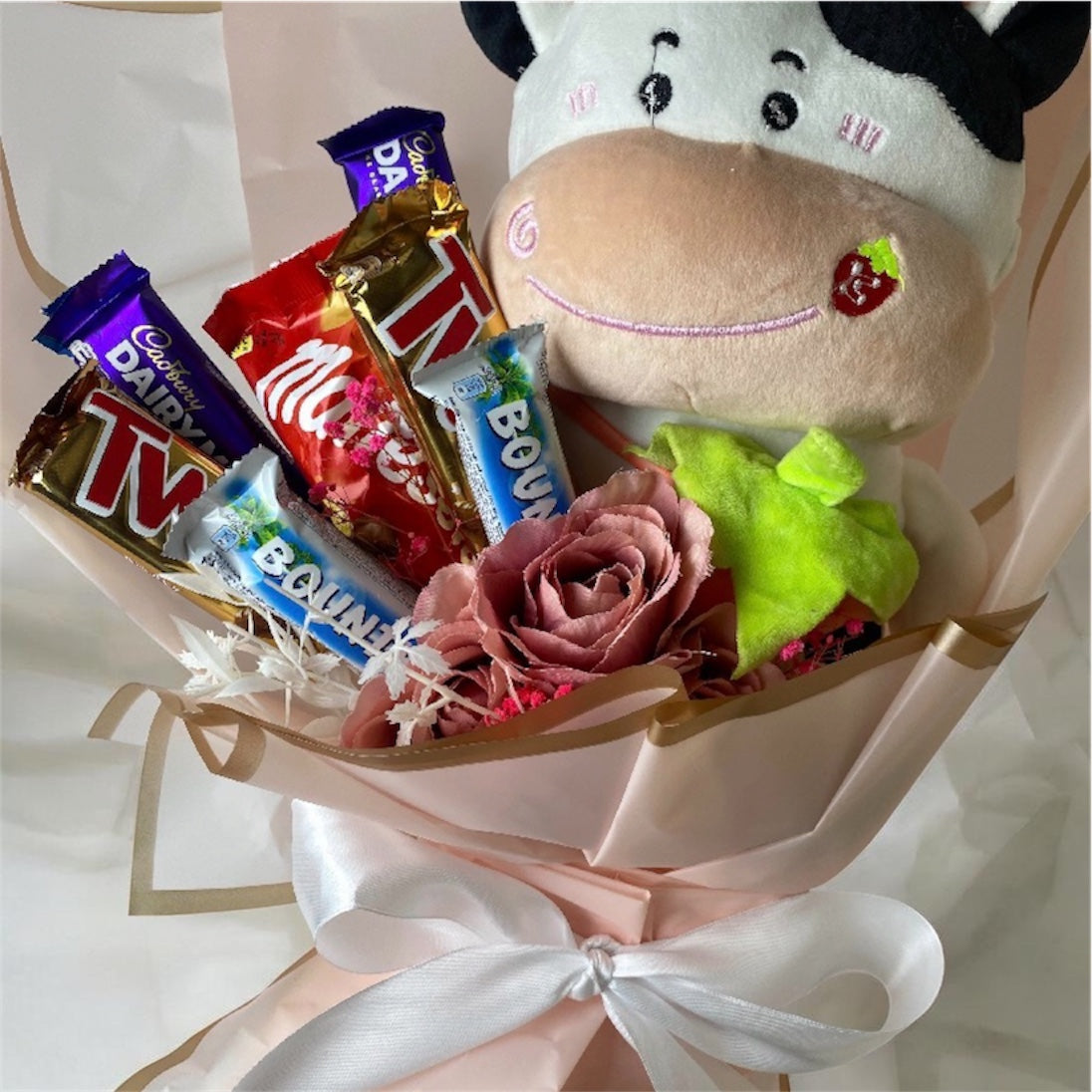 Sweet Cow Plush Chocolate Bouquet