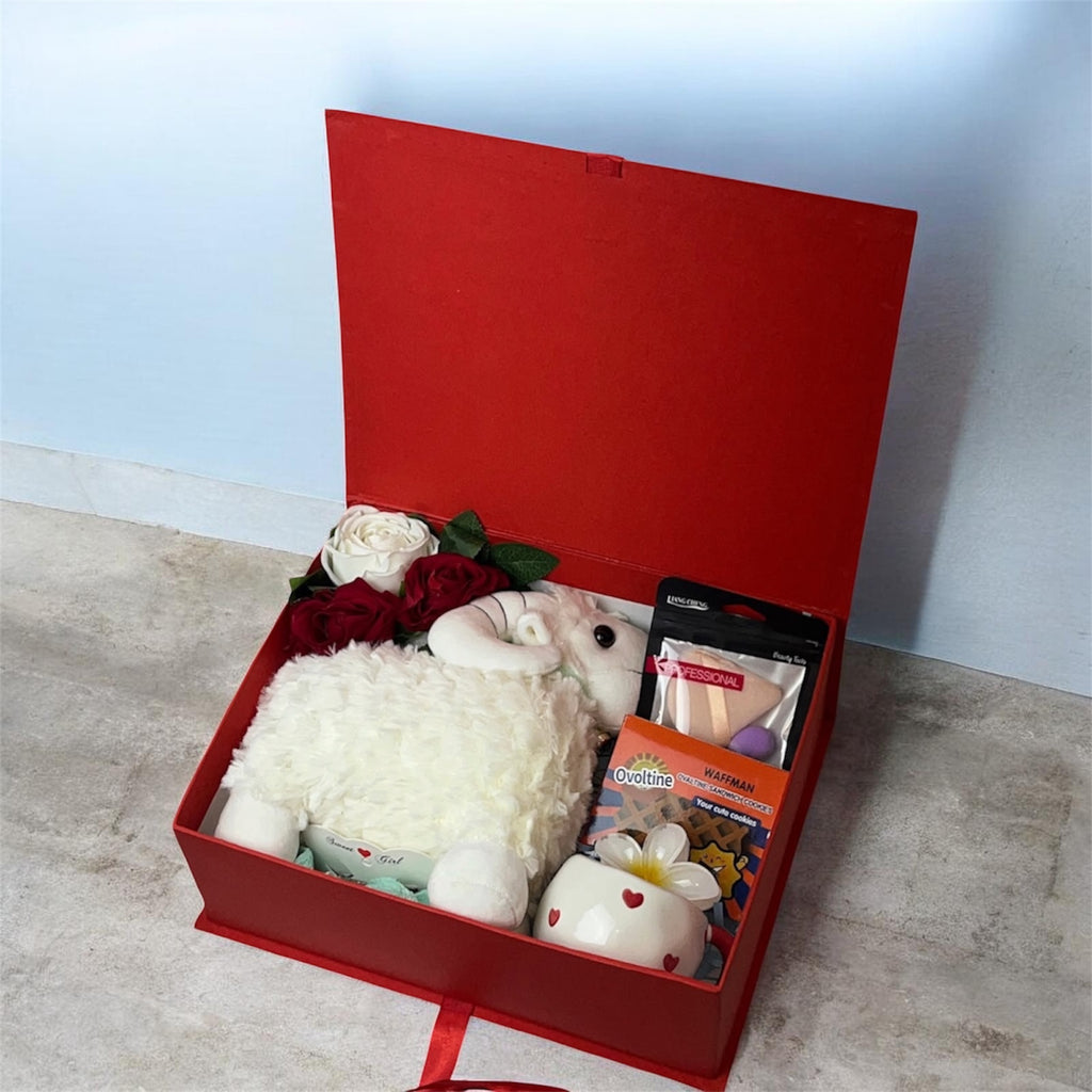 The “Grand Meadow” Holiday Chest